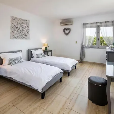 Vila For 12 Persons Private Pool, Beach Ferienhaus