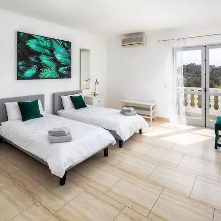 Vila For 12 Persons Private Pool, Beach