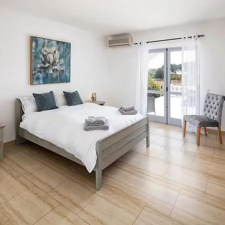 Vila For 12 Persons Private Pool, Beach Hébergement de vacances